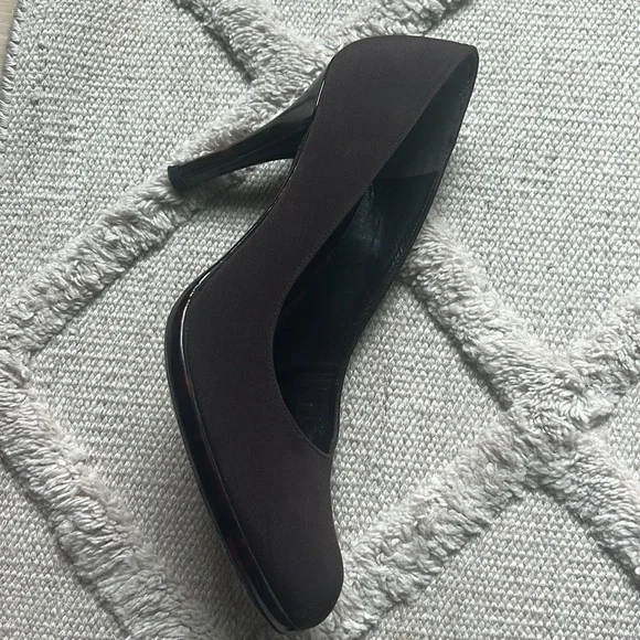 Stuart Weitzman brown pumps - Picture 2 of 4